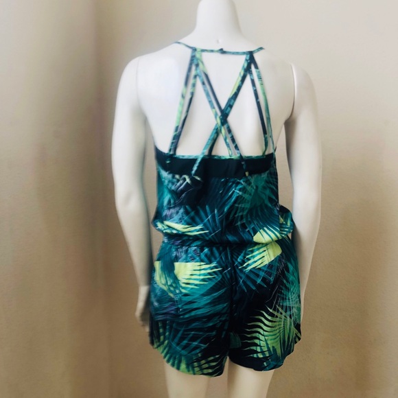 Tropical Summer Romper - Picture 12 of 13